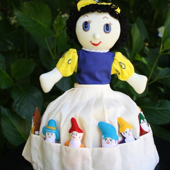 Snow White Story Doll - Picture 1 of 7